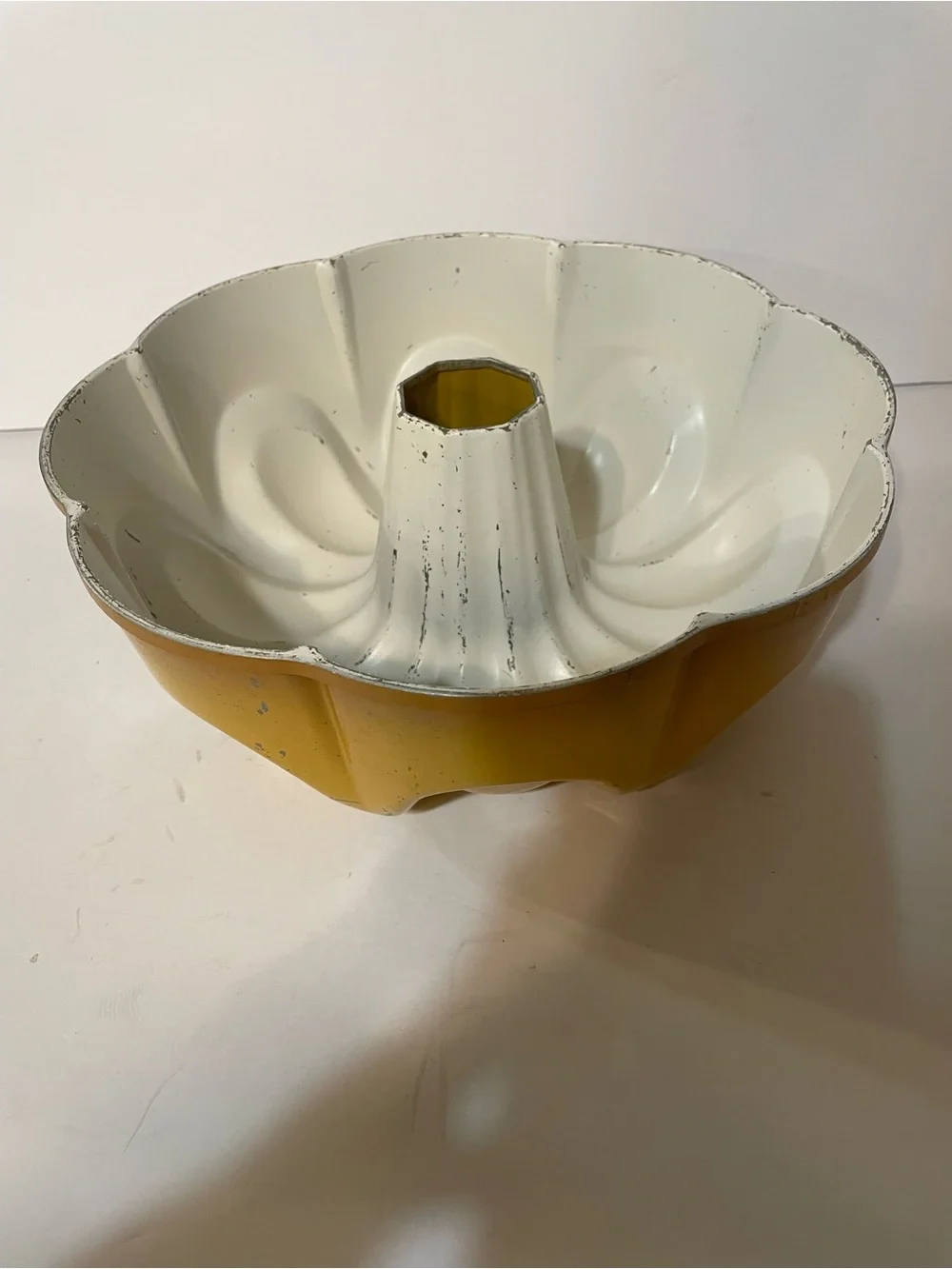 West Bend Shape Cake Pan Yellow Heavy Duty